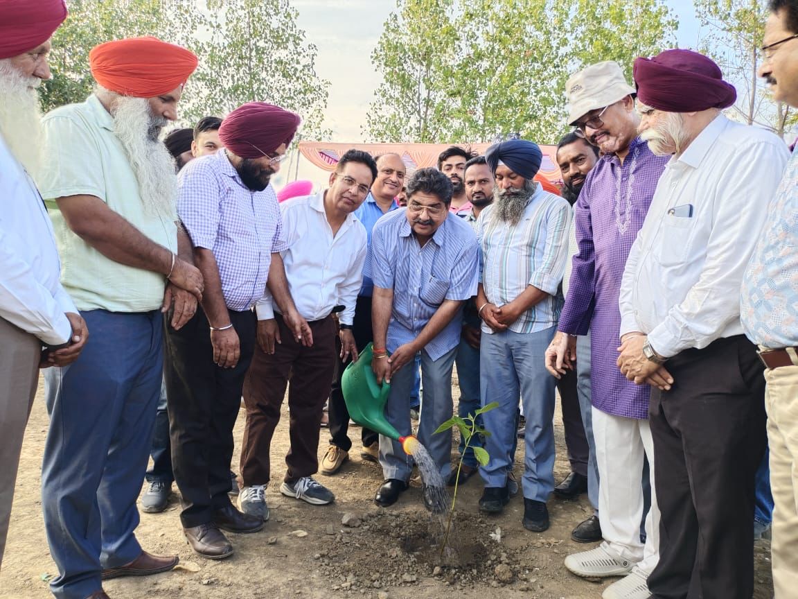 ਗੁਰੂ ਨਾਨਕ ਮਿਸ਼ਨ ਸੇਵਾ ਸੁਸਾਇਟੀ ਵਲੋਂ ਨਗਰ ਕੌਂਸਲ ਦੀ ਪਹਿਲ ਤੇ ਕੀਤੀ ਗਈ ਪੁਸ਼ਤੈਨੀ ਜੰਗਲ ਲਗਾਉਣ ਦੀ ਸ਼ੁਰੂਆਤ।